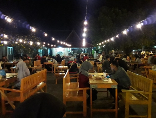 Wisata Kuliner di Yogya? Ya, ke Pendopo Lawas di Alun-alun Utara, Keraton Kasultanan Yogyakarta 